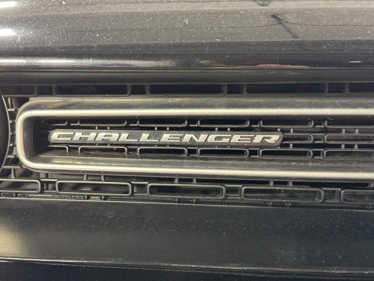 Dodge Challenger Vehicle Full-screen Gallery Image 29