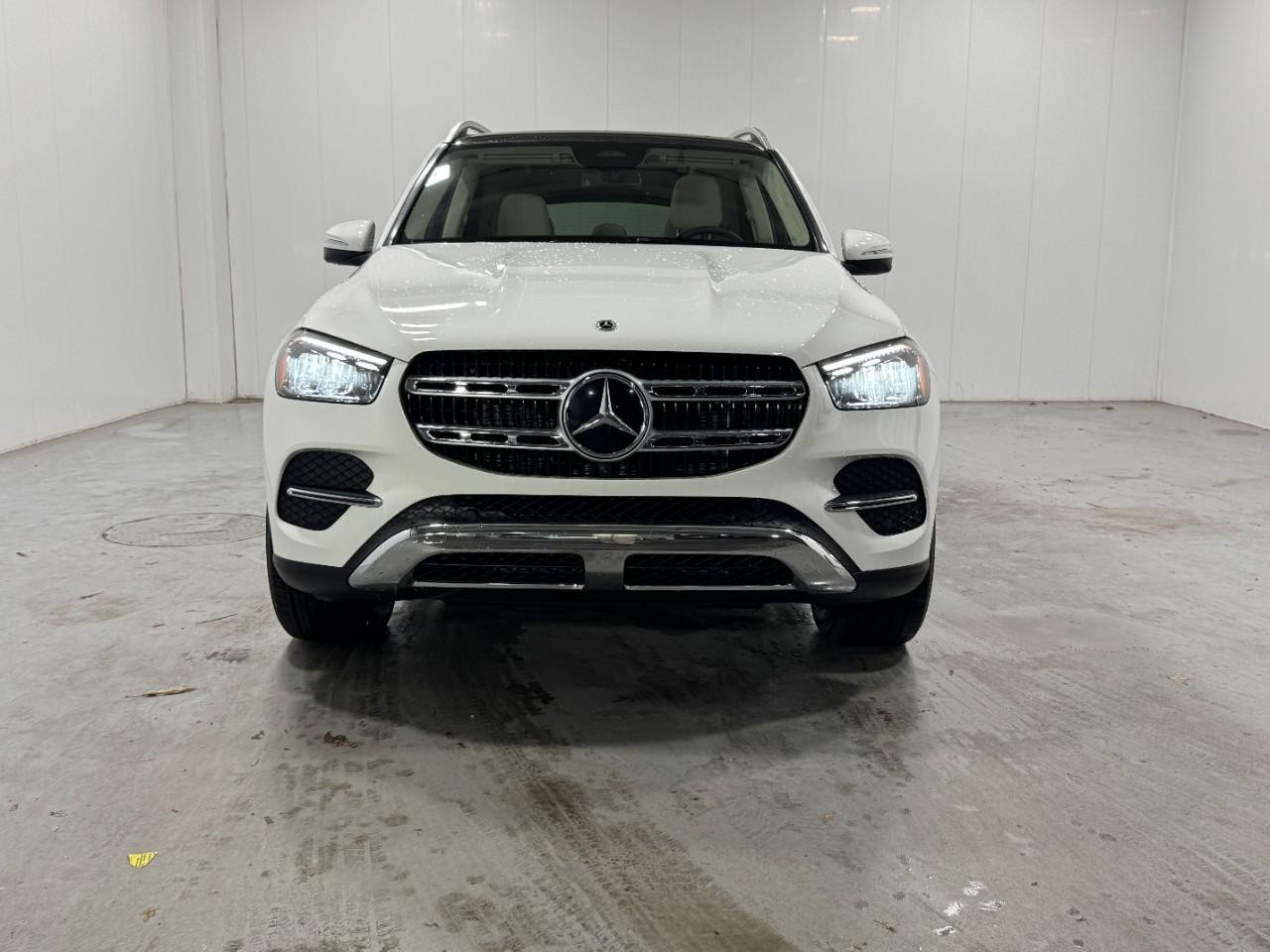 Mercedes-Benz GLE Vehicle Full-screen Gallery Image 7