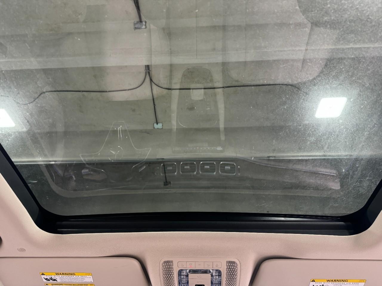 Mercedes-Benz GLE Vehicle Full-screen Gallery Image 11