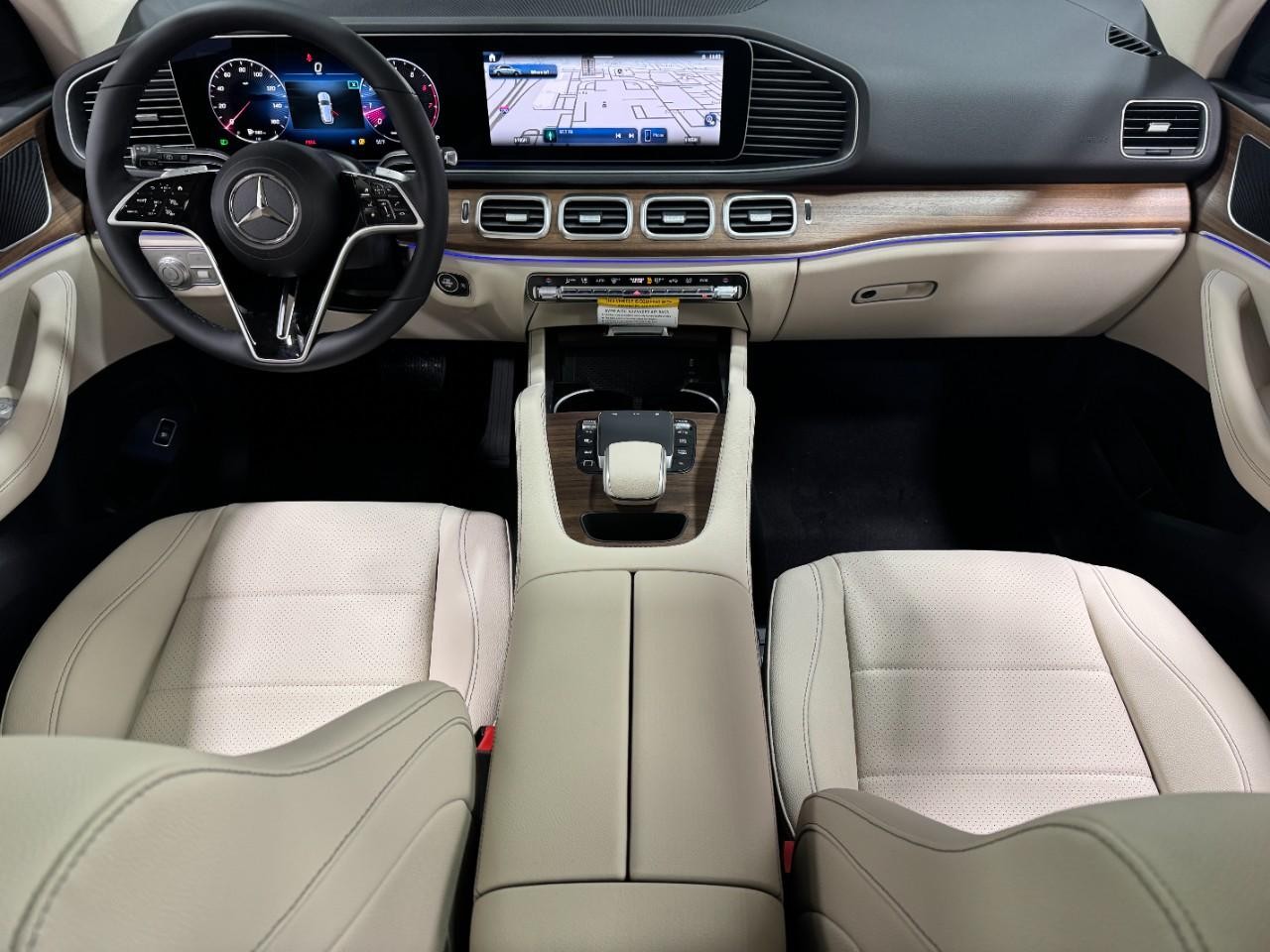 Mercedes-Benz GLE Vehicle Full-screen Gallery Image 12