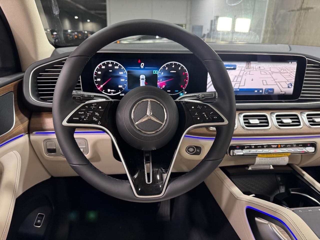 Mercedes-Benz GLE Vehicle Full-screen Gallery Image 13