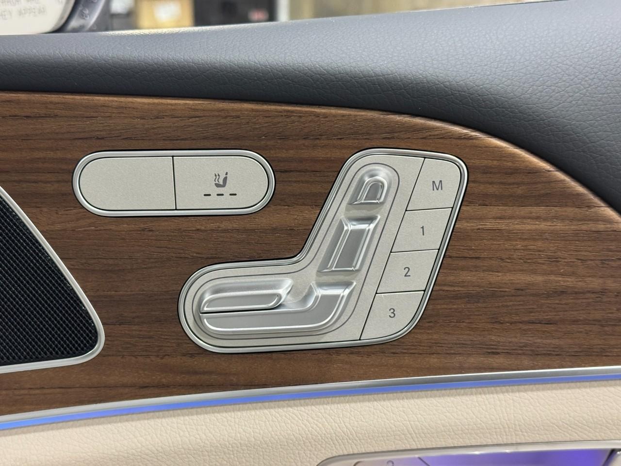 Mercedes-Benz GLE Vehicle Full-screen Gallery Image 21