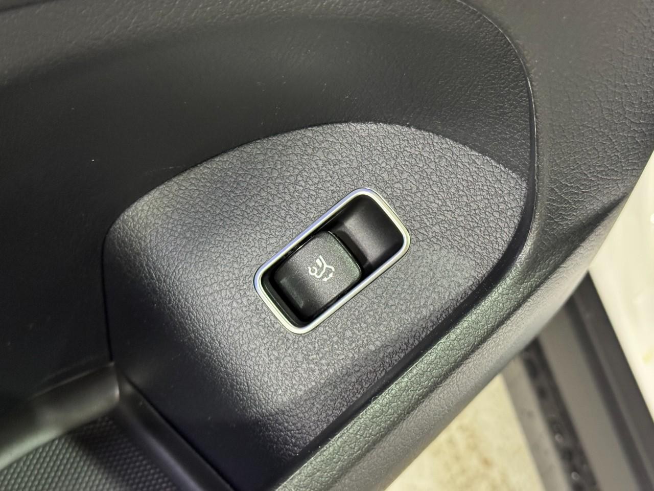 Mercedes-Benz GLE Vehicle Full-screen Gallery Image 27