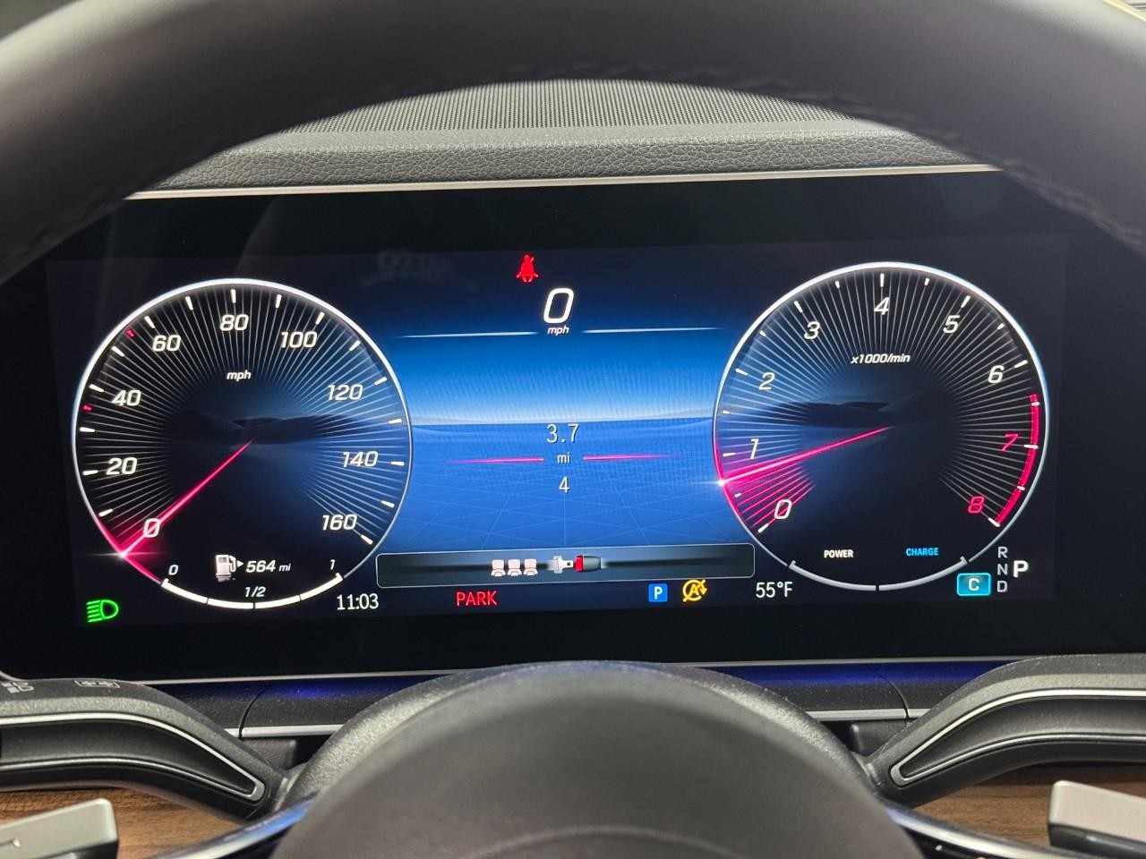 Mercedes-Benz GLE Vehicle Full-screen Gallery Image 34