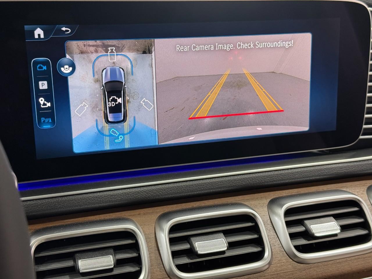 Mercedes-Benz GLE Vehicle Full-screen Gallery Image 36