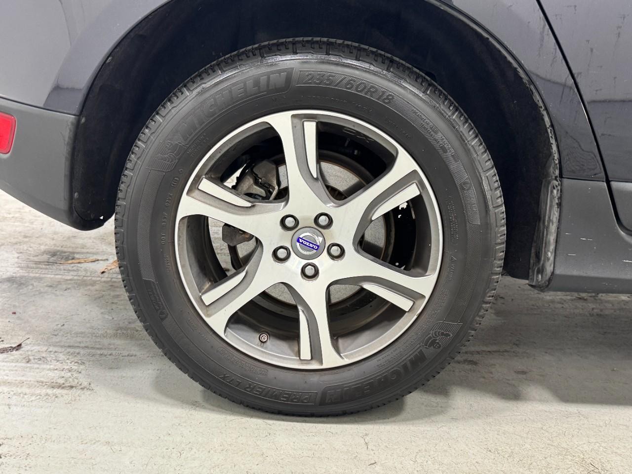 Volvo XC60 Vehicle Full-screen Gallery Image 5