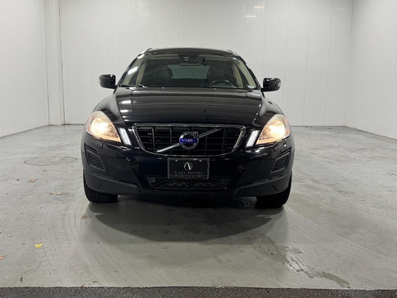 Volvo XC60 Vehicle Full-screen Gallery Image 7