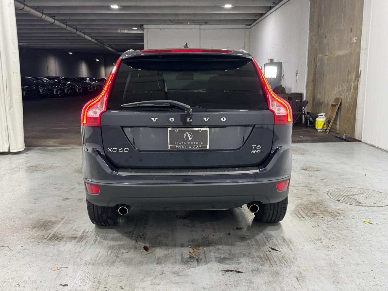 Volvo XC60 Vehicle Full-screen Gallery Image 9