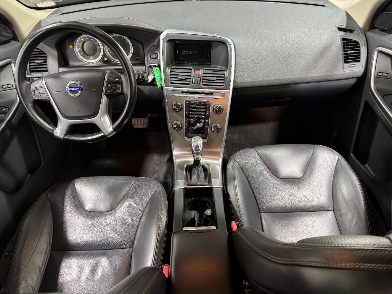 Volvo XC60 Vehicle Full-screen Gallery Image 13