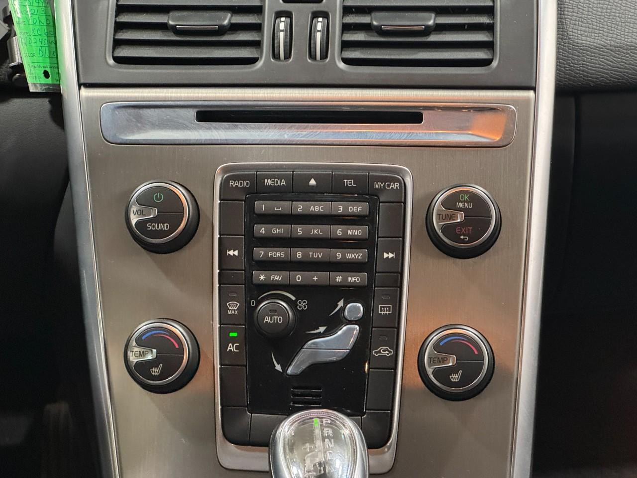 Volvo XC60 Vehicle Full-screen Gallery Image 16