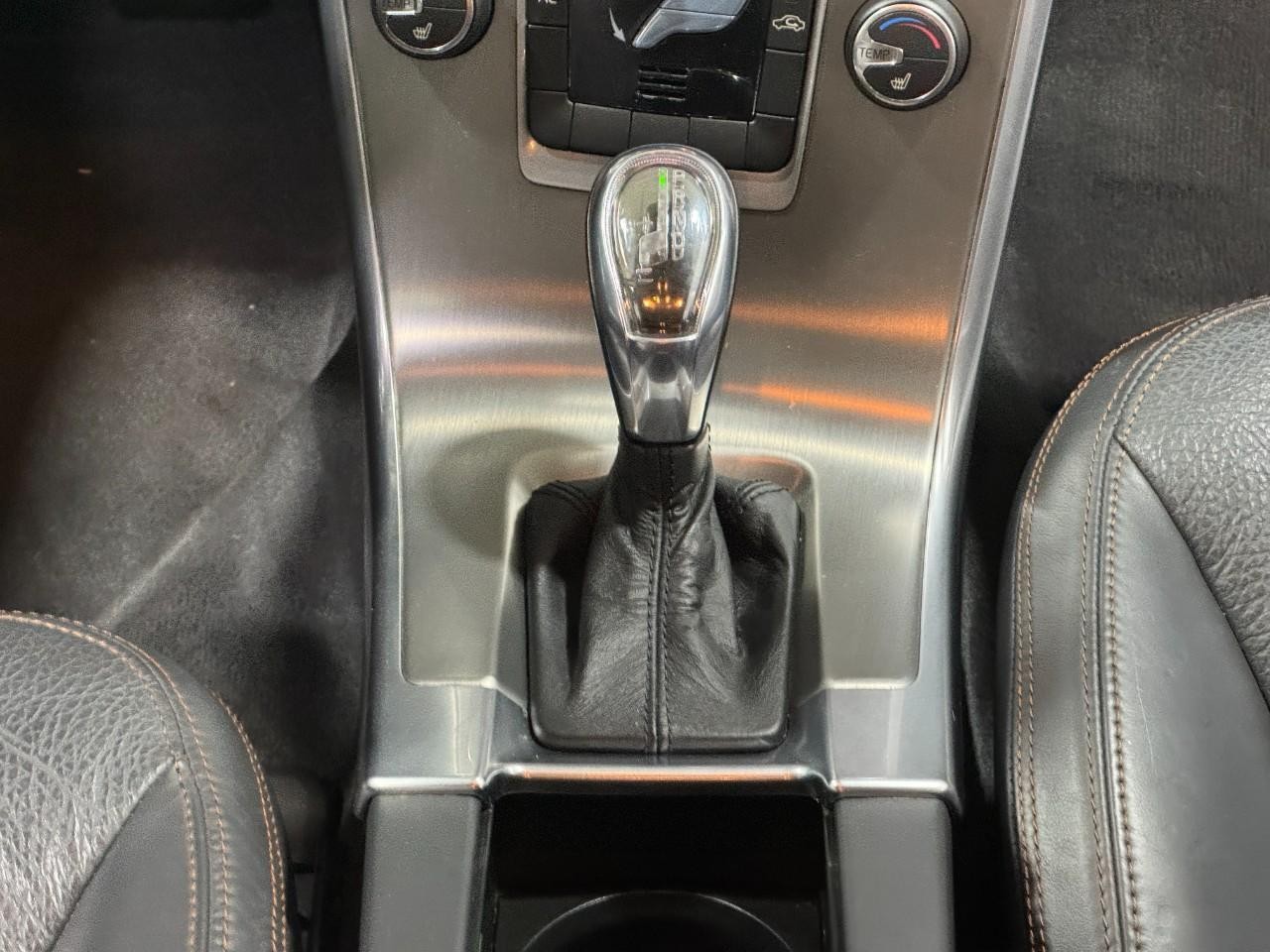 Volvo XC60 Vehicle Full-screen Gallery Image 17