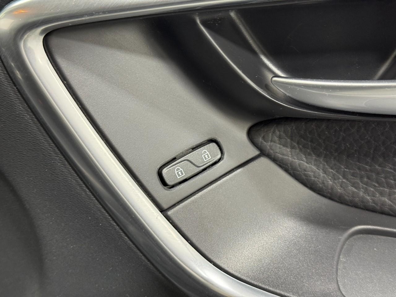 Volvo XC60 Vehicle Full-screen Gallery Image 22