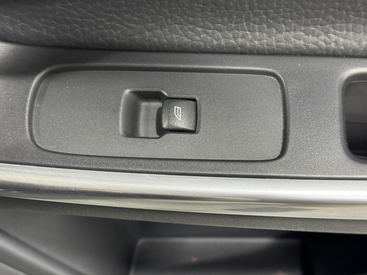 Volvo XC60 Vehicle Full-screen Gallery Image 23