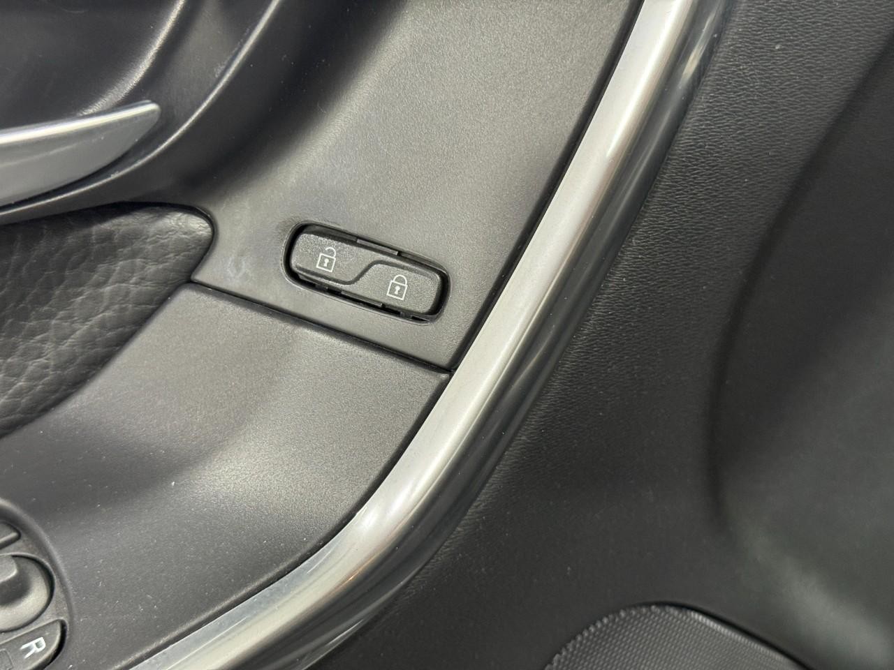 Volvo XC60 Vehicle Full-screen Gallery Image 24