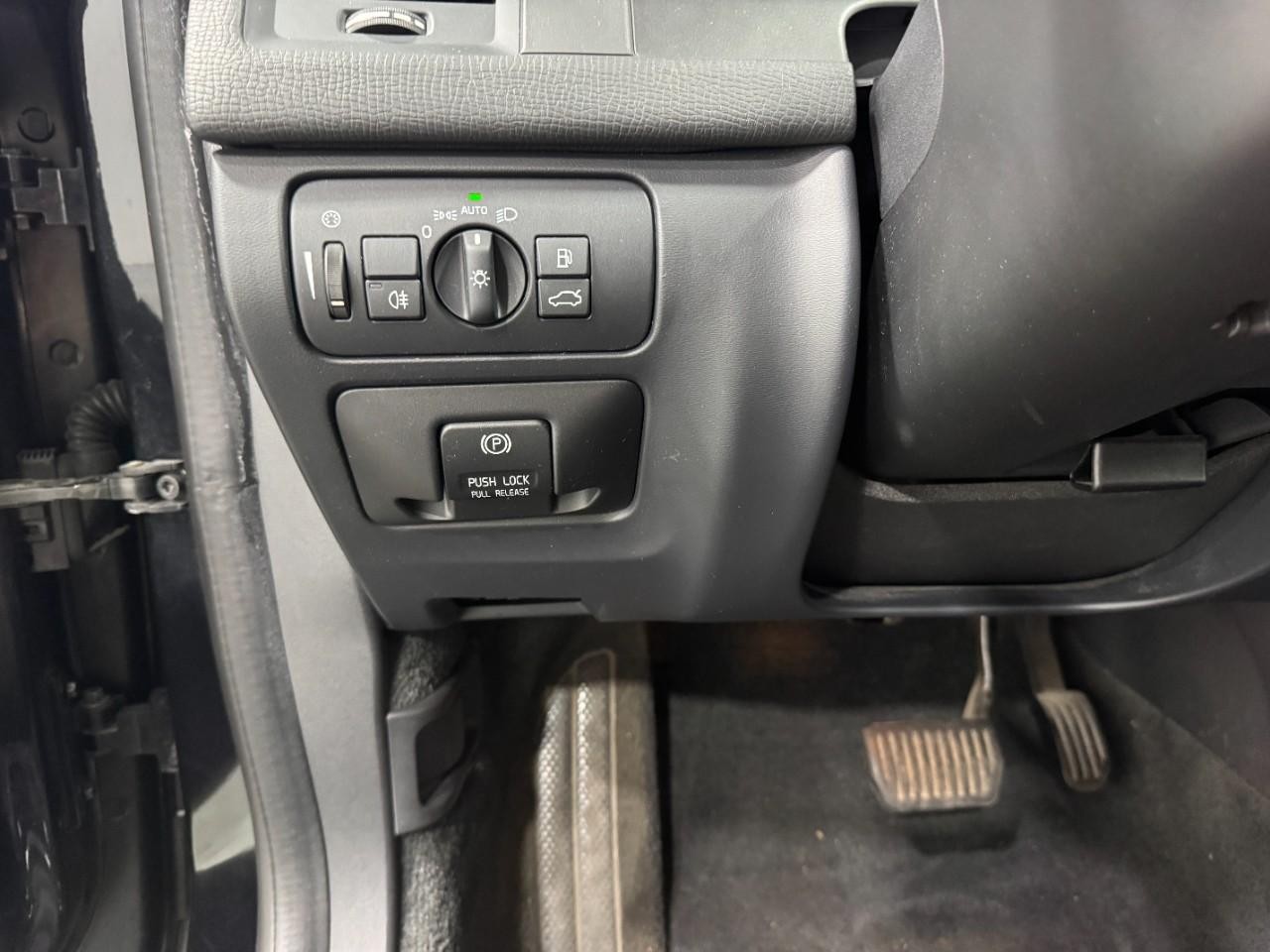 Volvo XC60 Vehicle Full-screen Gallery Image 29