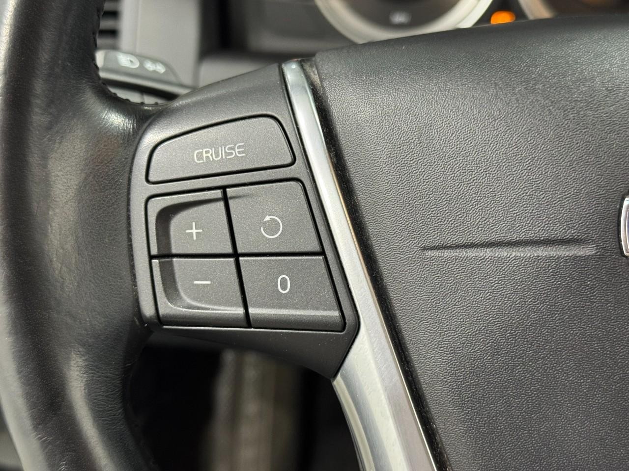 Volvo XC60 Vehicle Full-screen Gallery Image 30