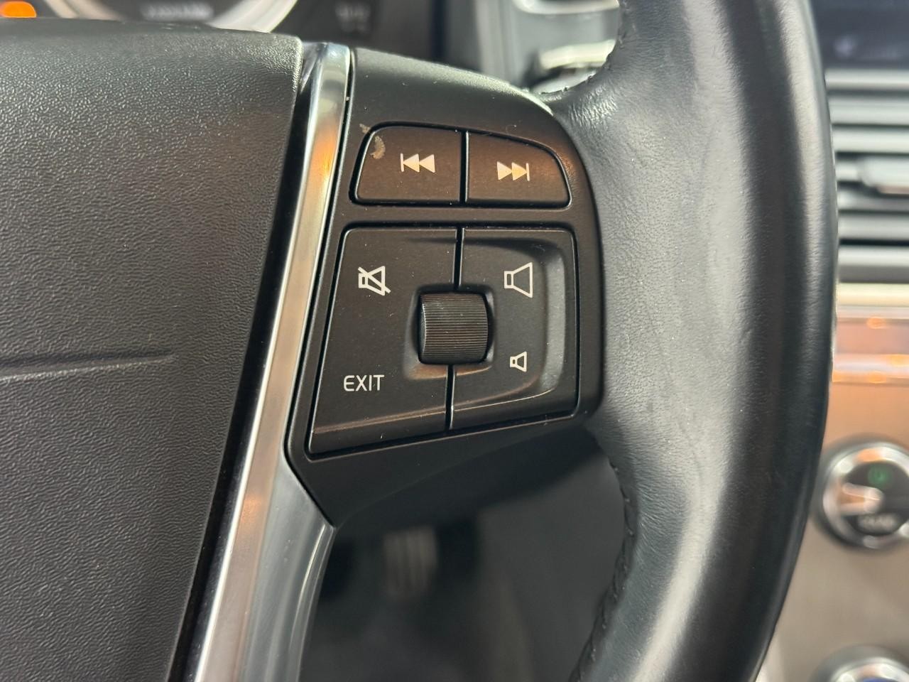 Volvo XC60 Vehicle Full-screen Gallery Image 31