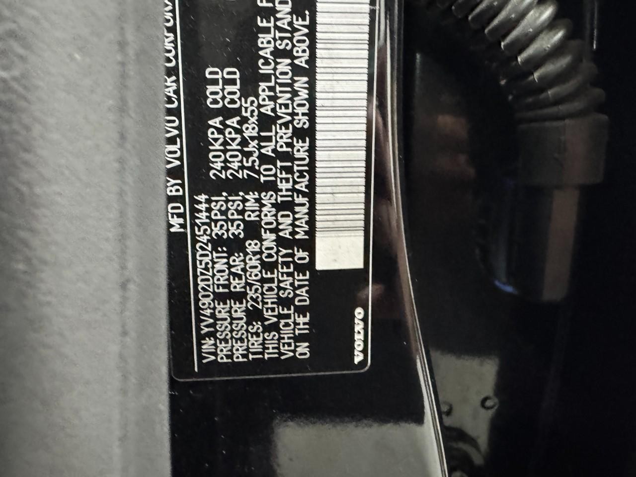 Volvo XC60 Vehicle Full-screen Gallery Image 33