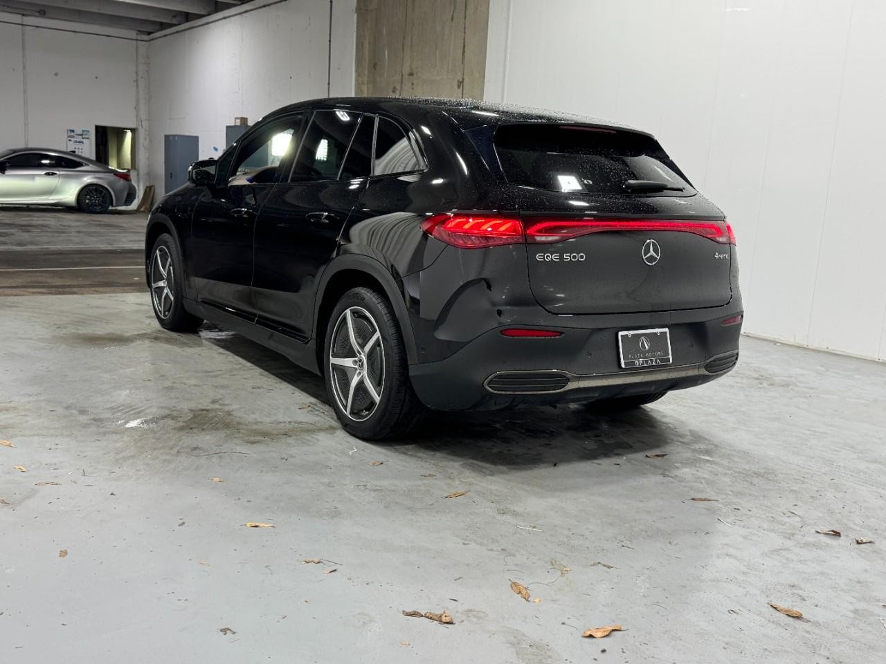 Mercedes-Benz EQE Vehicle Full-screen Gallery Image 3