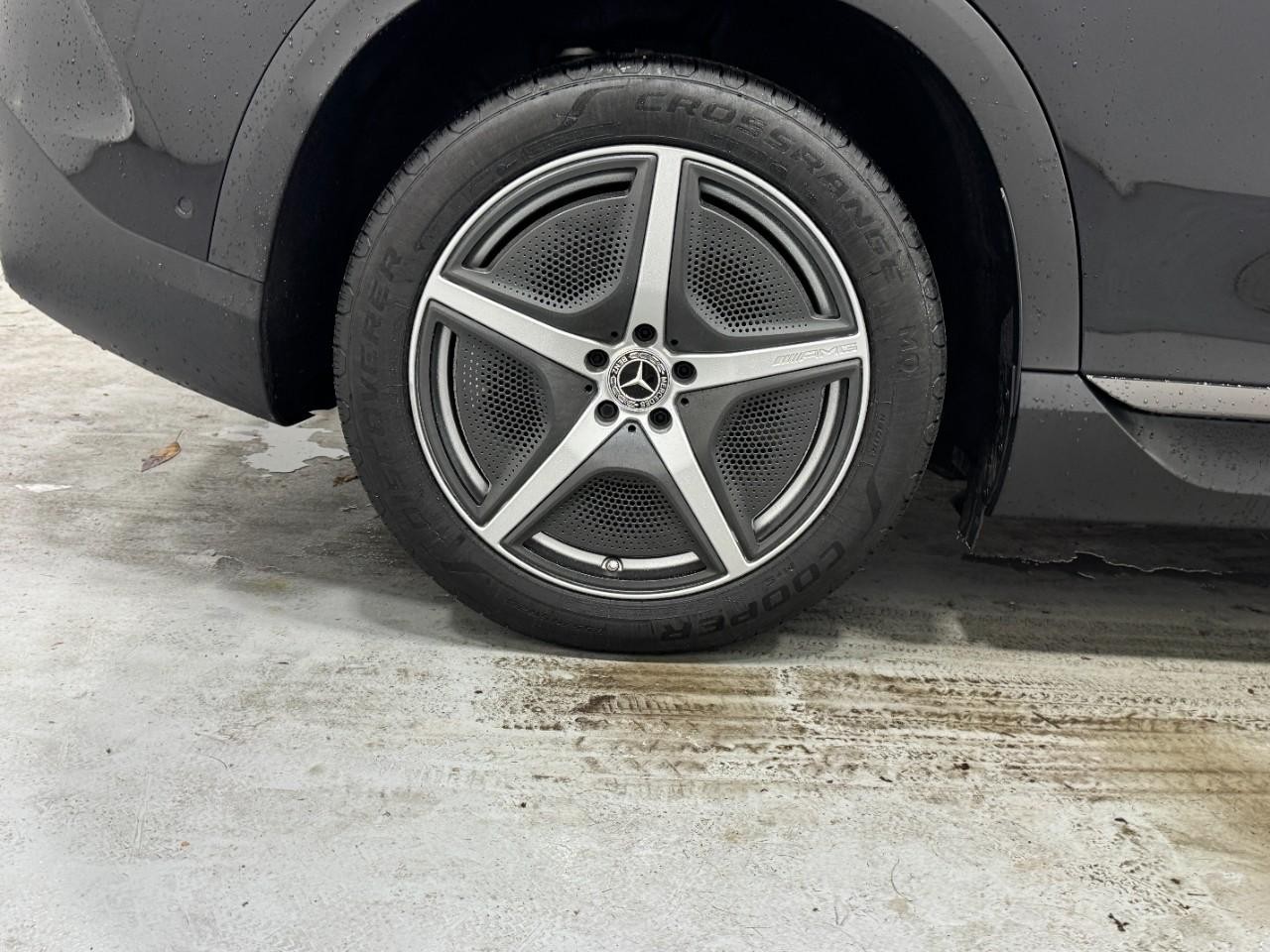 Mercedes-Benz EQE Vehicle Full-screen Gallery Image 5