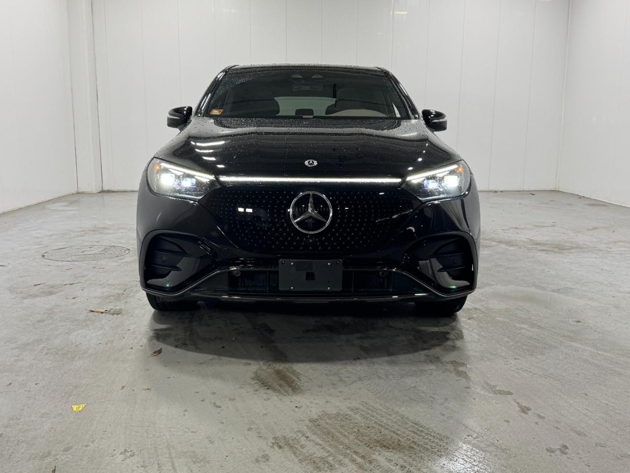 Mercedes-Benz EQE Vehicle Full-screen Gallery Image 7