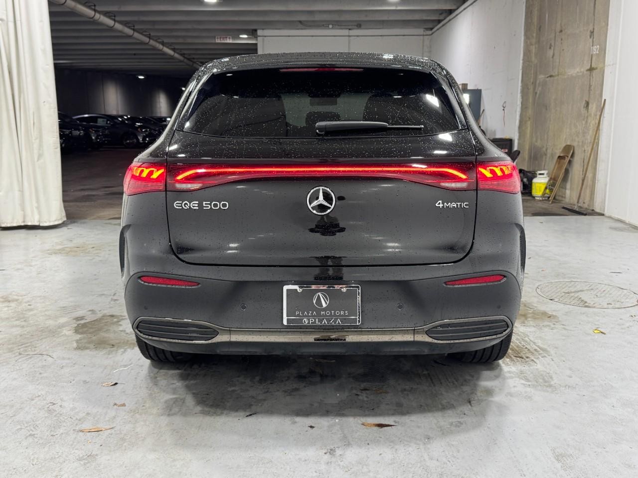 Mercedes-Benz EQE Vehicle Full-screen Gallery Image 9