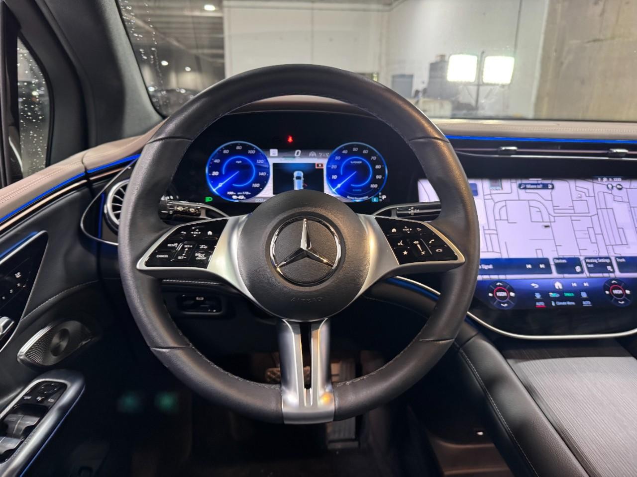 Mercedes-Benz EQE Vehicle Full-screen Gallery Image 14