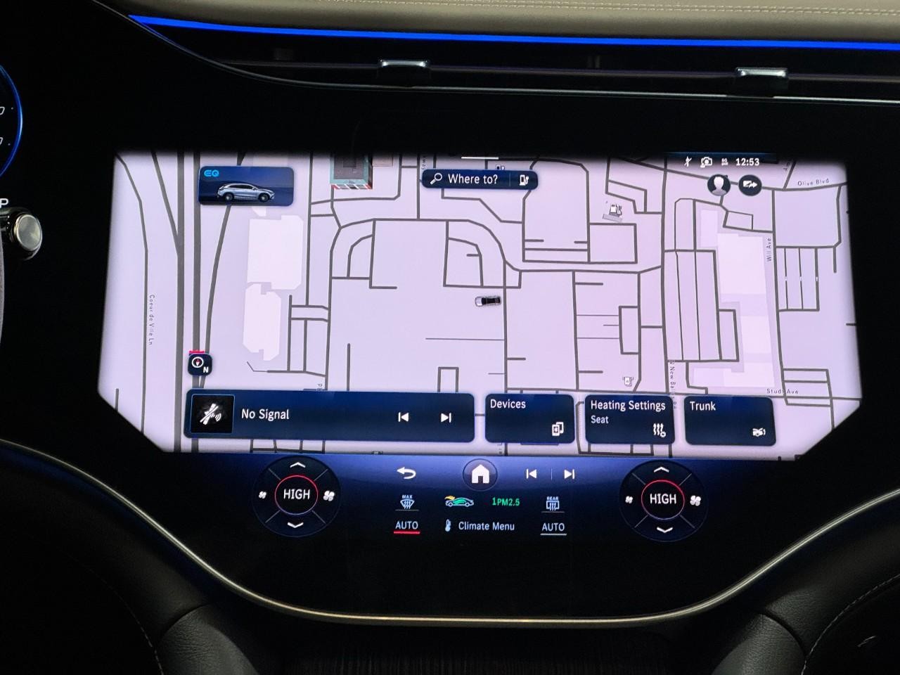 Mercedes-Benz EQE Vehicle Full-screen Gallery Image 15