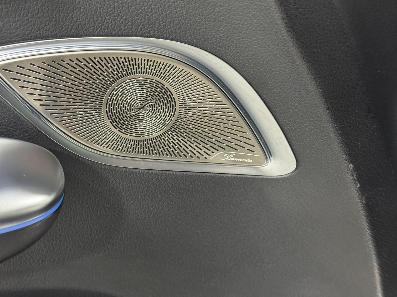 Mercedes-Benz EQE Vehicle Full-screen Gallery Image 26