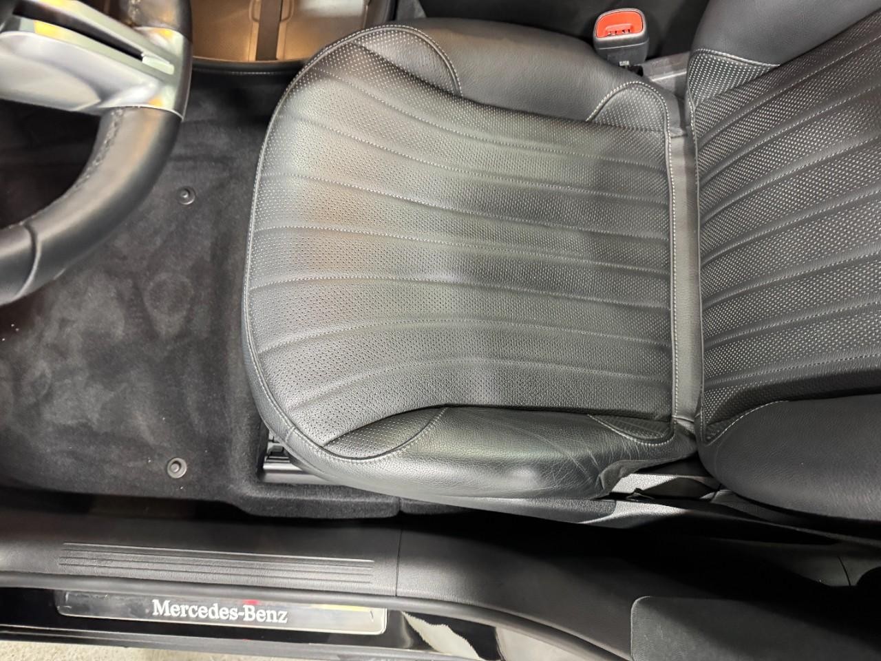 Mercedes-Benz EQE Vehicle Full-screen Gallery Image 29