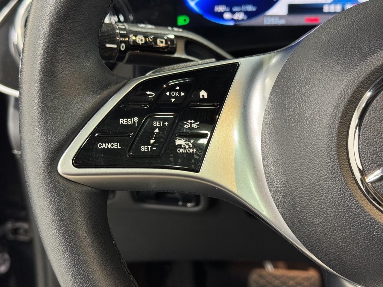 Mercedes-Benz EQE Vehicle Full-screen Gallery Image 31