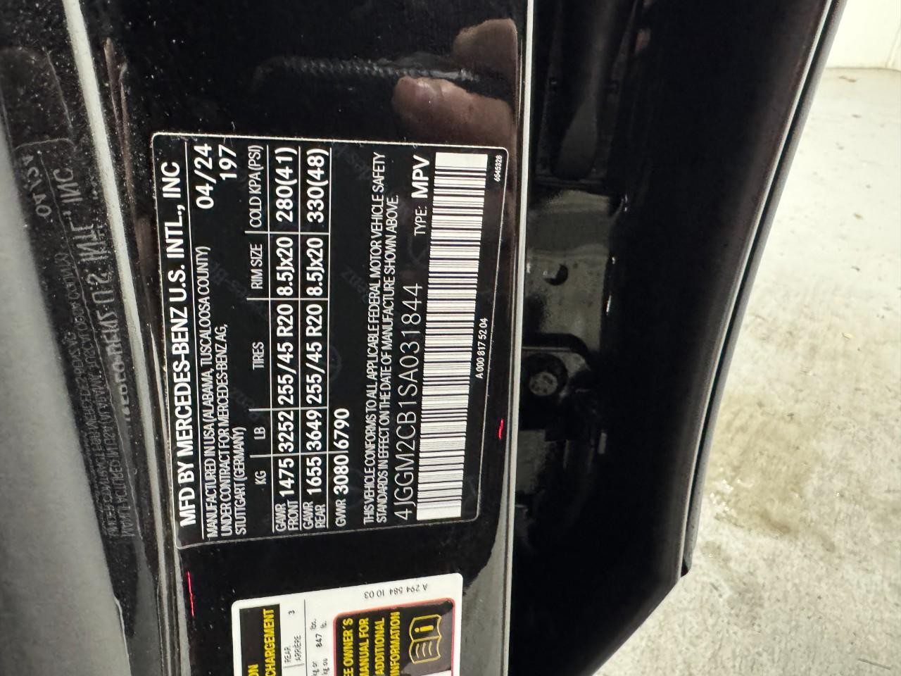 Mercedes-Benz EQE Vehicle Full-screen Gallery Image 36