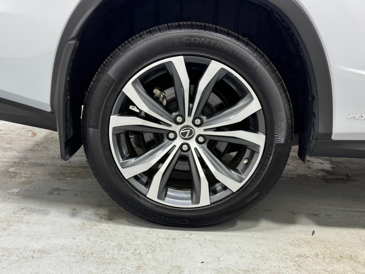 Lexus RX Vehicle Full-screen Gallery Image 5