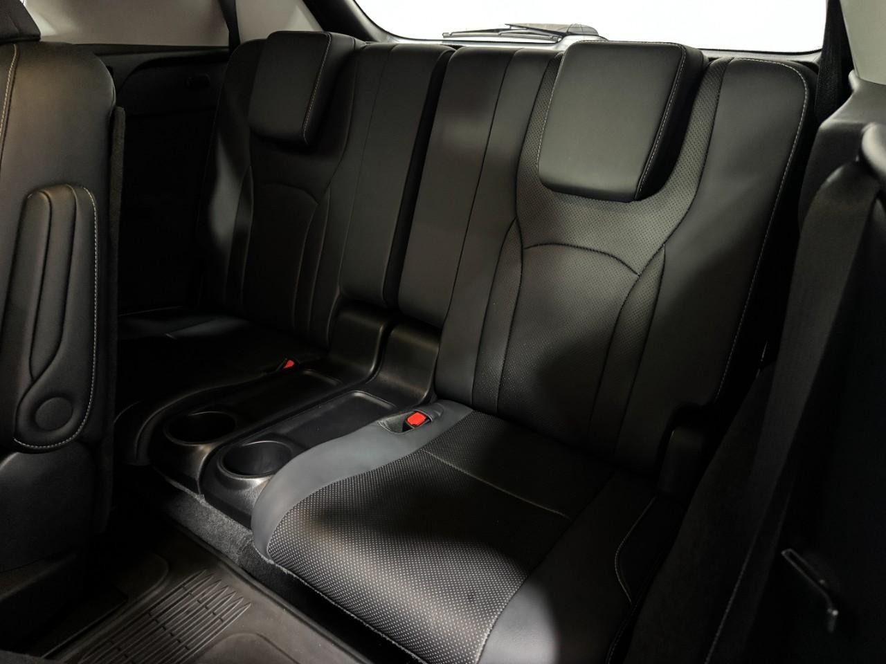 Lexus RX Vehicle Full-screen Gallery Image 8