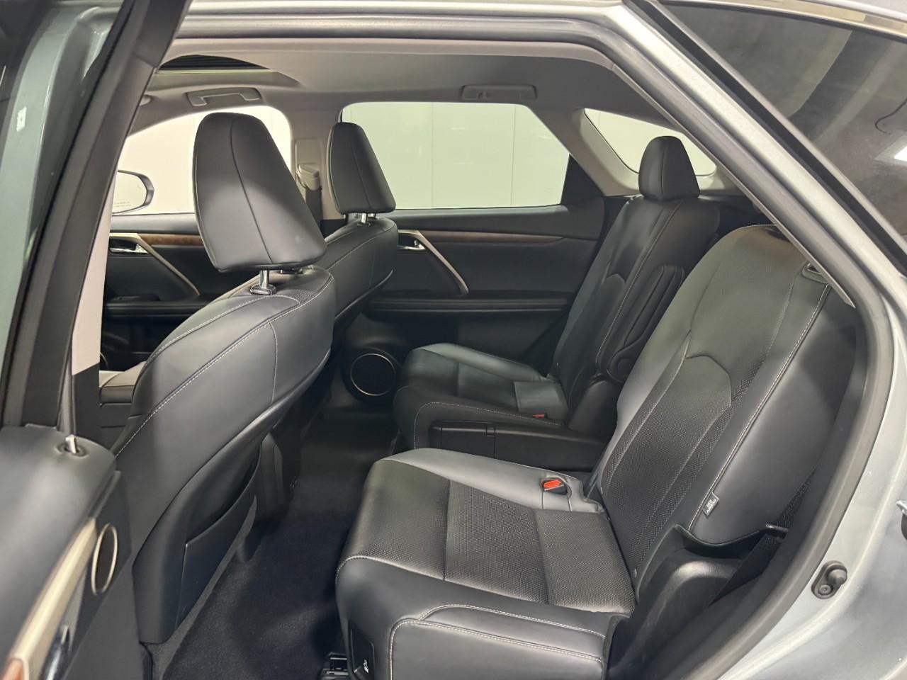 Lexus RX Vehicle Full-screen Gallery Image 9