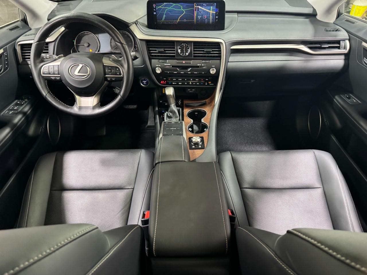 Lexus RX Vehicle Full-screen Gallery Image 14