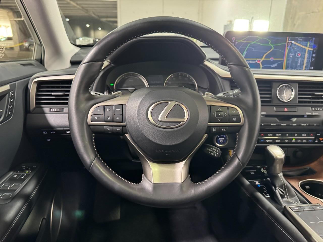 Lexus RX Vehicle Full-screen Gallery Image 15