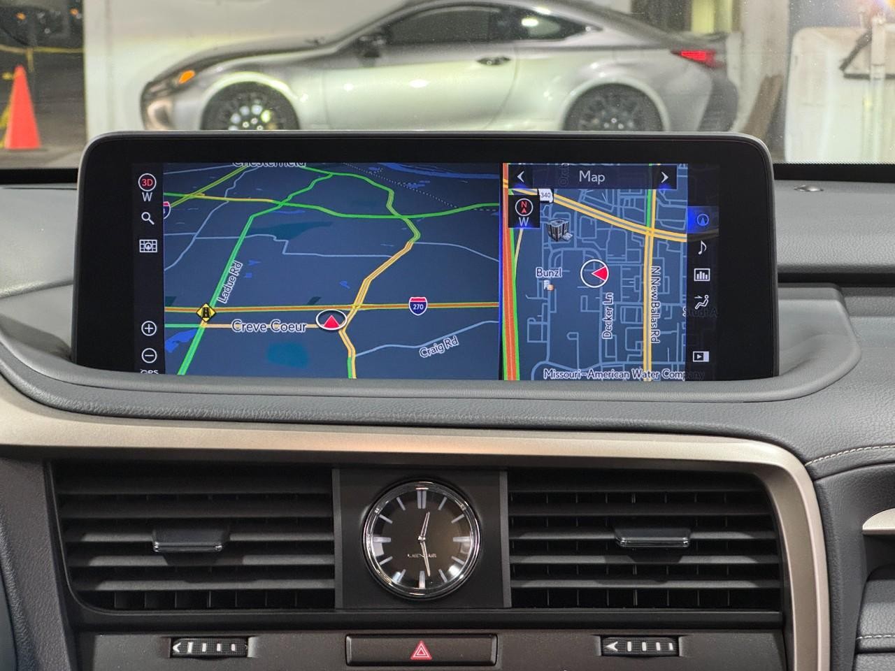 Lexus RX Vehicle Full-screen Gallery Image 16