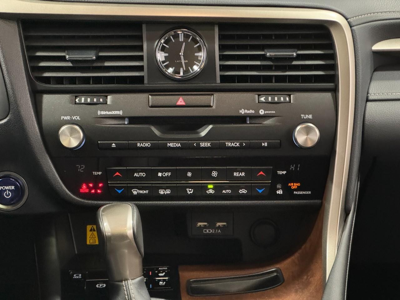 Lexus RX Vehicle Full-screen Gallery Image 17