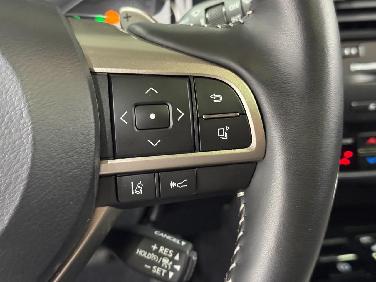 Lexus RX Vehicle Full-screen Gallery Image 31