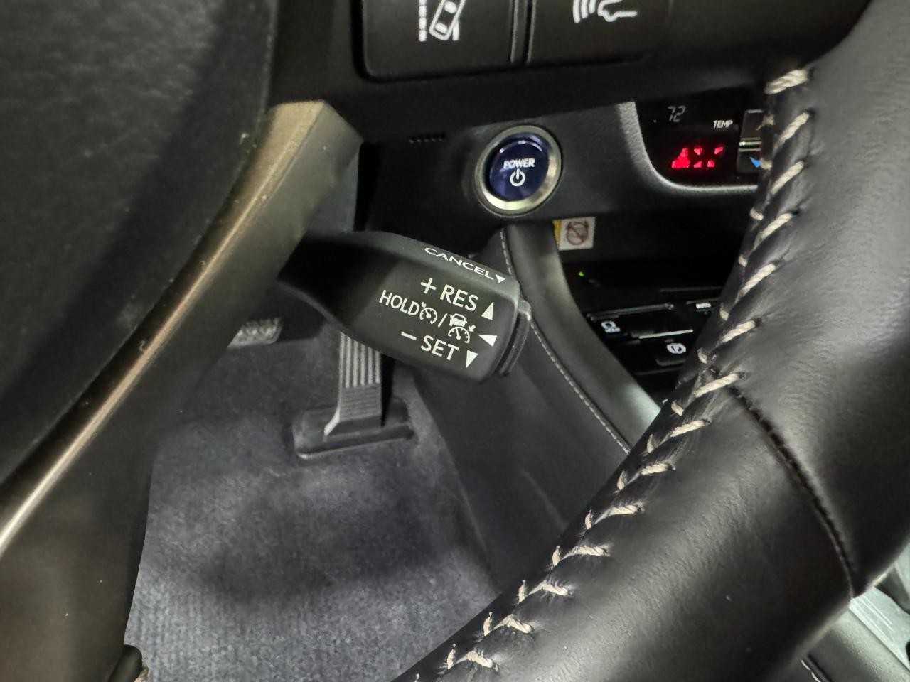 Lexus RX Vehicle Full-screen Gallery Image 32