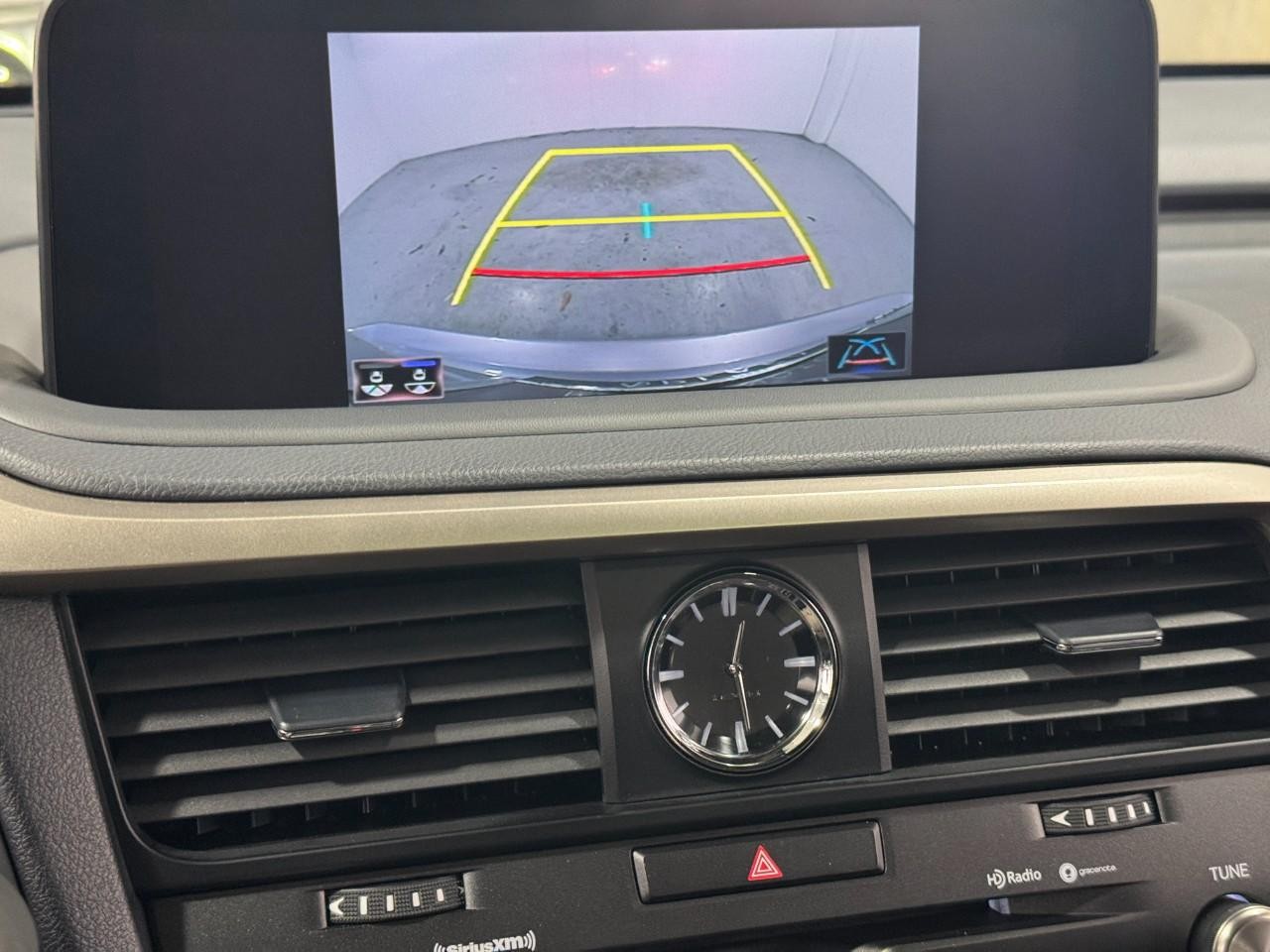 Lexus RX Vehicle Full-screen Gallery Image 33