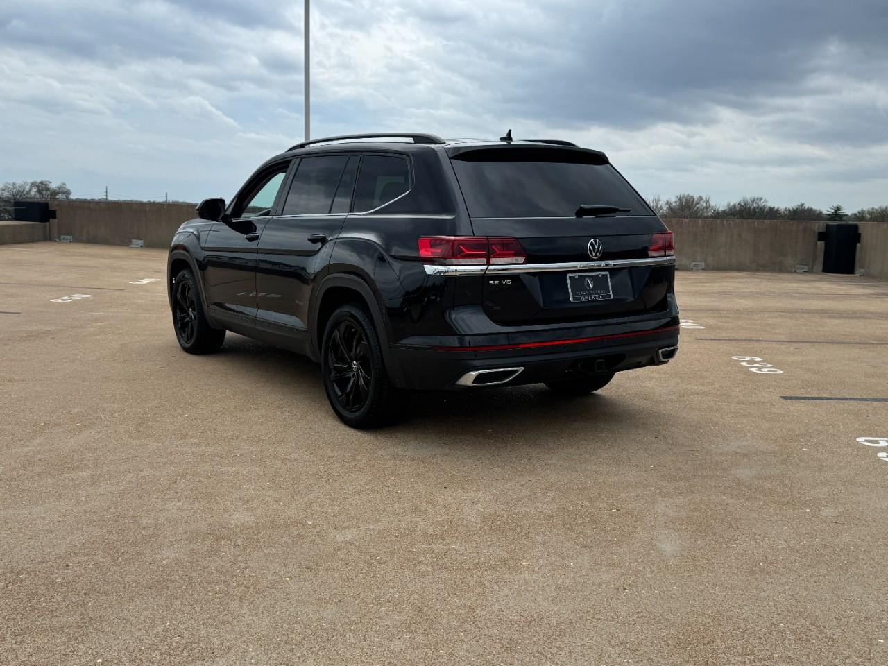 Volkswagen Atlas Vehicle Full-screen Gallery Image 3