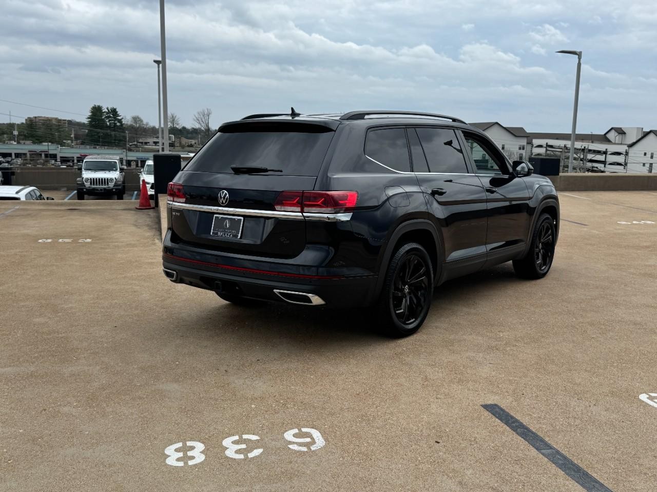 Volkswagen Atlas Vehicle Full-screen Gallery Image 4