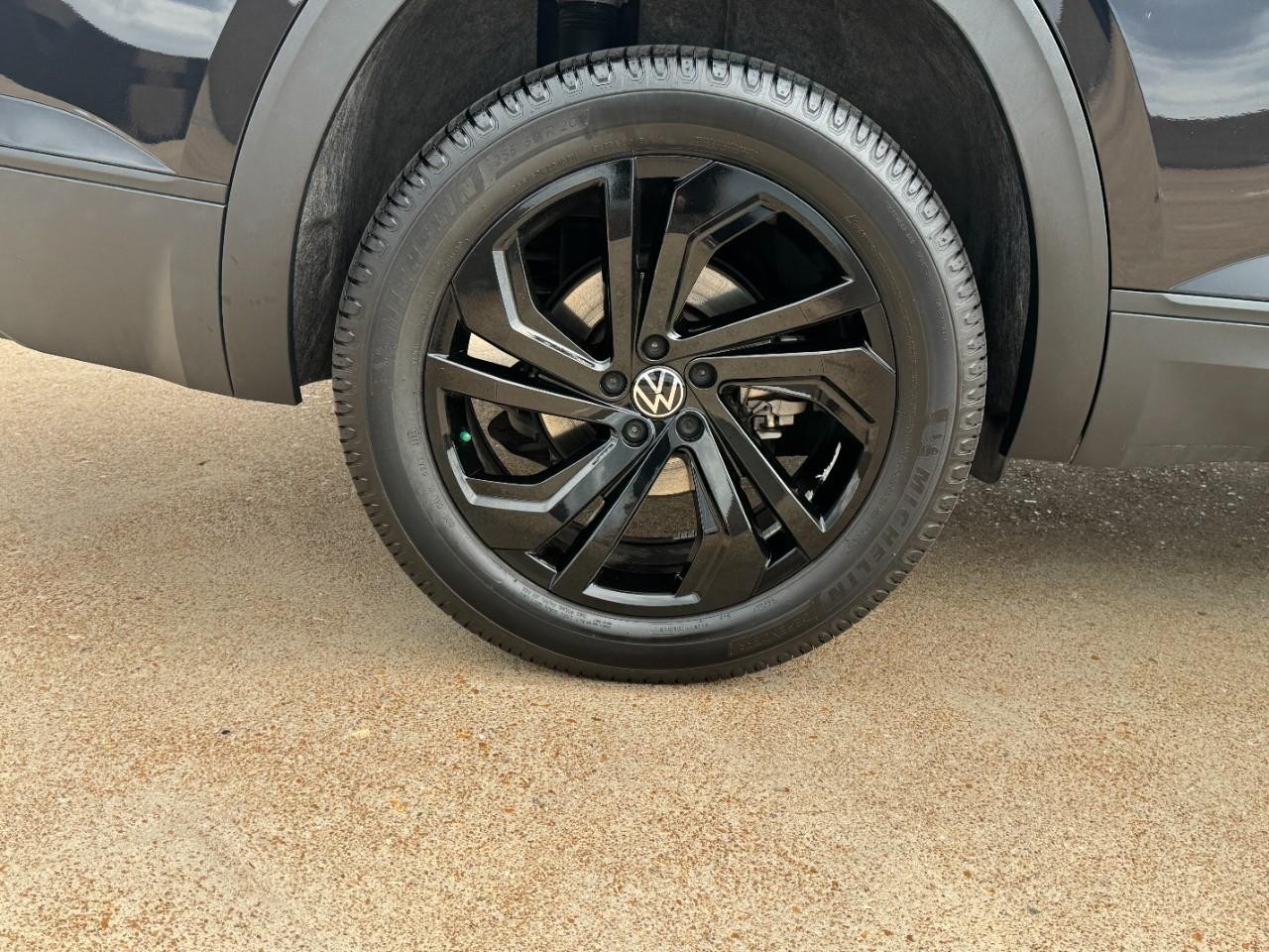 Volkswagen Atlas Vehicle Full-screen Gallery Image 5