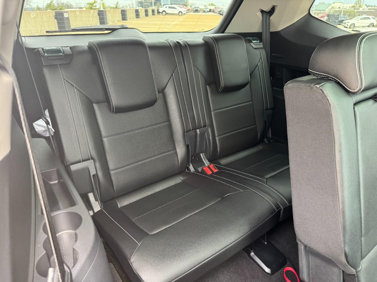 Volkswagen Atlas Vehicle Full-screen Gallery Image 11