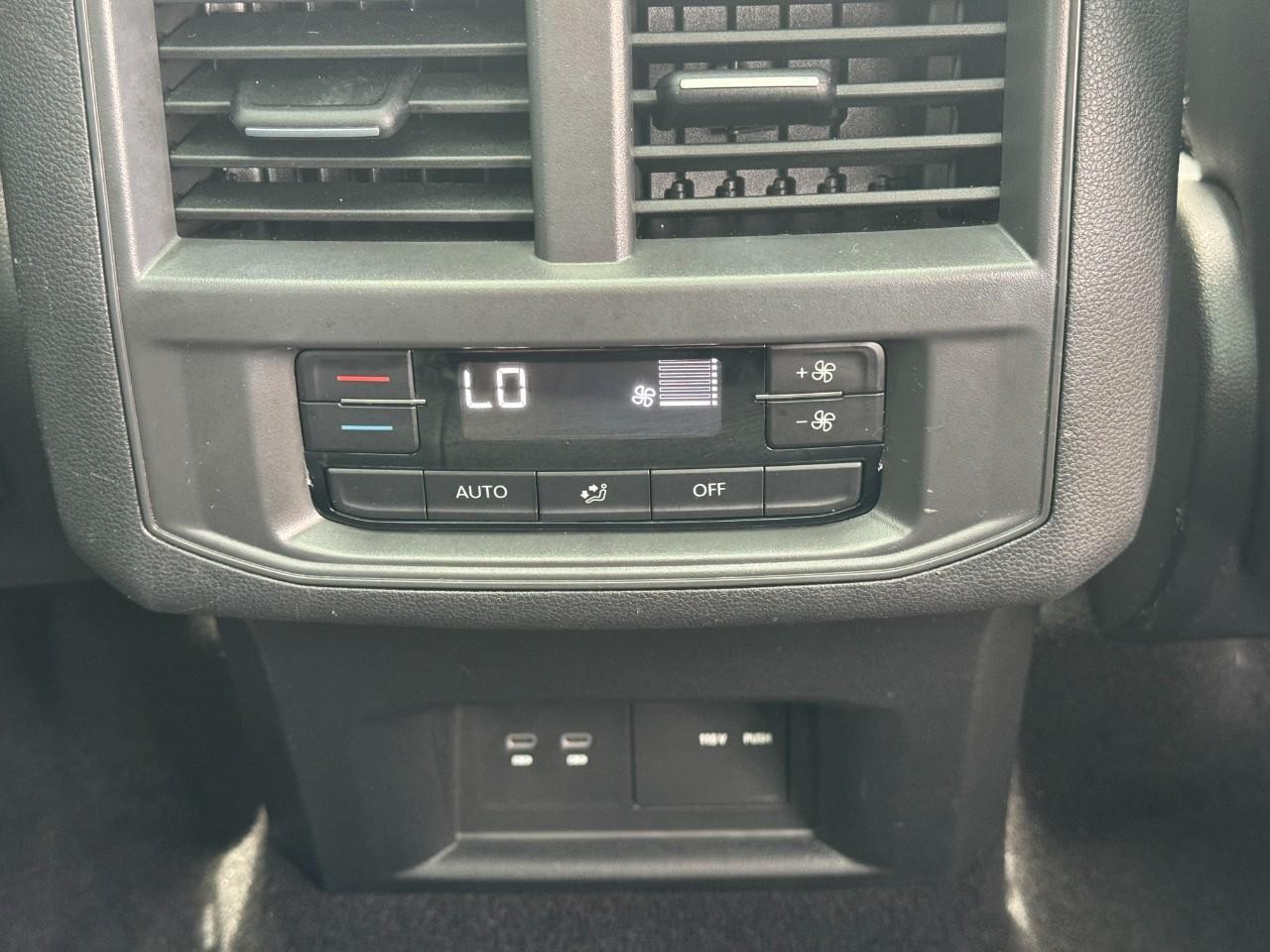 Volkswagen Atlas Vehicle Full-screen Gallery Image 13