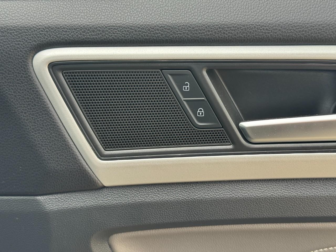 Volkswagen Atlas Vehicle Full-screen Gallery Image 24