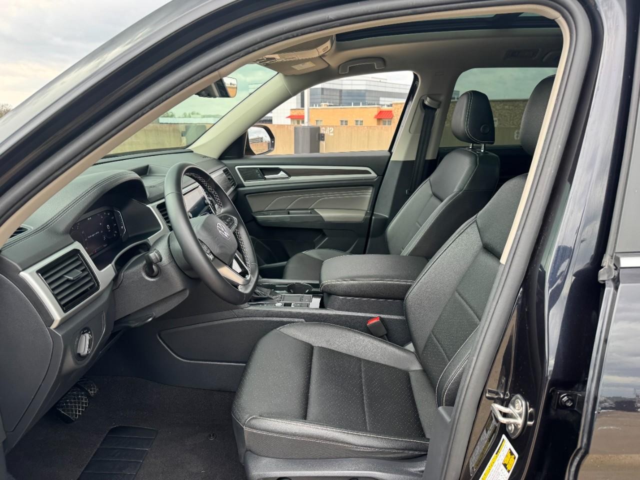 Volkswagen Atlas Vehicle Full-screen Gallery Image 29