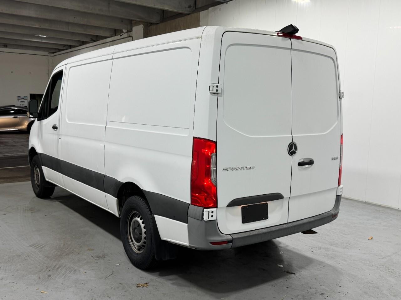 Mercedes-Benz Sprinter Van Vehicle Full-screen Gallery Image 3